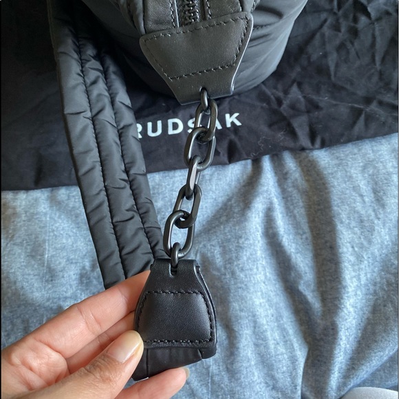 RUDSAK CROSSBODY BAG - BRAND NEW - Picture 3 of 13